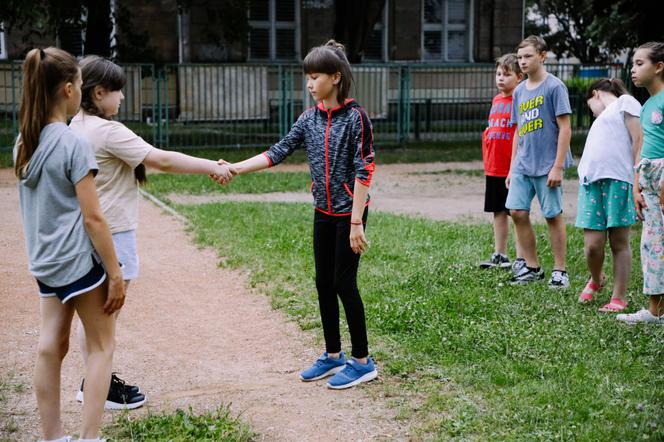 Na Wspólnej, odcinek 3344: Mela (Alicja Warchocka), uczennica szkoły Zimińskiej
