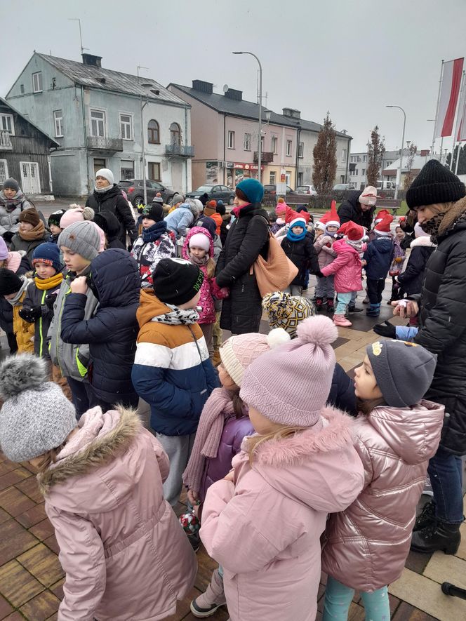 Na rynku w Mordach stanęła choinka