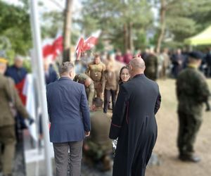 Młody żołnierz zginął na granicy z Białorusią. Odsłonili pomnik na jego cześć. „Niech będzie symbolem”