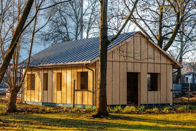 Odbudowa domków fińskich na Polu Mokotowskim