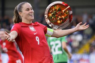 Horrendalne ceny podczas Euro 2025 kobiet. Za polską zupę trzeba zapłacić krocie, placki ziemniaczane też bardzo drogie