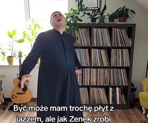 Ksiądz Krzysztof Kołtunowicz bez skarpetek wygłupia się przy kawałku Zenka Martyniuka