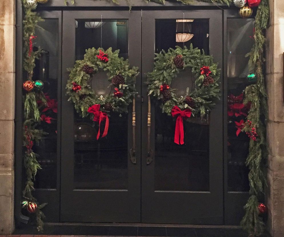 Najpiękniejsze świąteczne wianki na drzwi. Zainspiruj się