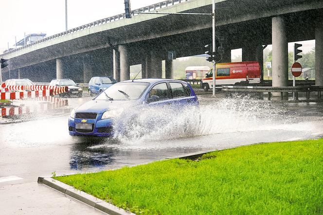 Pieniądze za auto utopione przez ulewę tylko z AC  