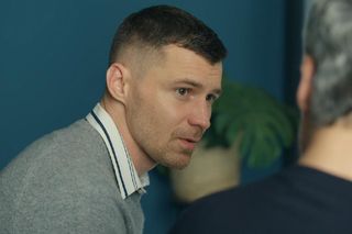 Barwy szczęścia, odcinek 3197. Darek (Andrzej Niemyt), Karol (Jan Wieczorkowski)