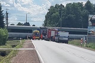 Pociąg śmiertelnie potrącił 23-latkę! Tragedia pod Radomiem