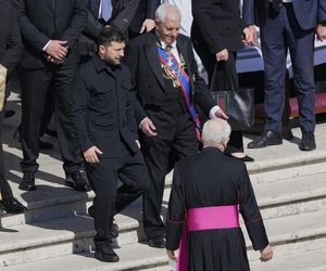 Trump i Zełenski złamali zasady na pogrzebie Franciszka