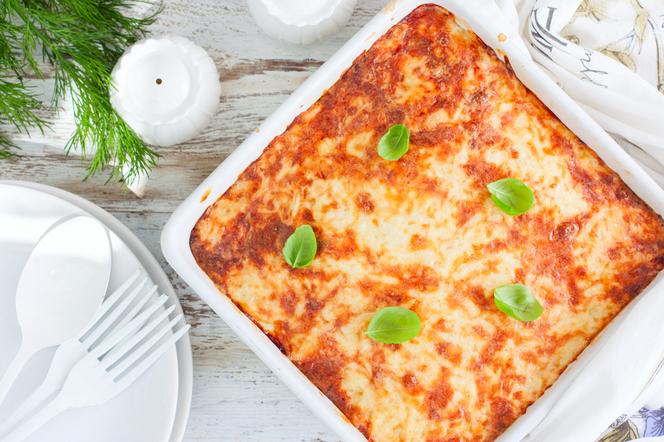 Zapiekanka z tartych ziemniaków i mięsa mielonego: instrukcja krok po kroku