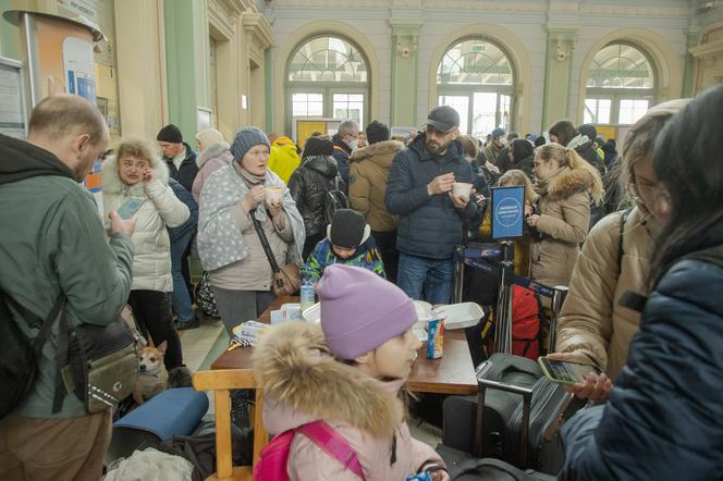 700 wolontariuszy pomaga Ukraińcom w ramach Społecznego Centrum Pomocy. Mają wielkie serca i ogrom pracy!