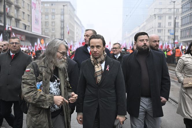 Wicemarszałek Sejmu Krzysztof Bosak przemawia przed rozpoczęciem Marszu Niepodległości 2025