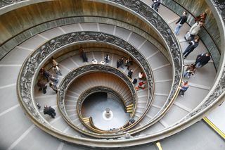 Jedna z najpiękniejszych sal w Muzeach Watykańskich jest już otwarta po renowacji. Wewnątrz wyjątkowe dzieła Rafaela