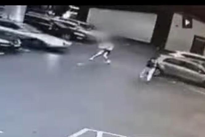 Dwie nieletnie osoby potrącone przez Audi. Policja opublikowała nagranie ku przestrodze