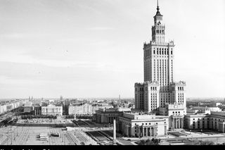 QUIZ PRL. Pałac Kultury i Nauki w Warszawie. Zmierz się z historią dziarskiego 70-latka? 