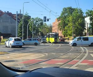 Wypadek! Tramwaj zderzył się z osobówkami