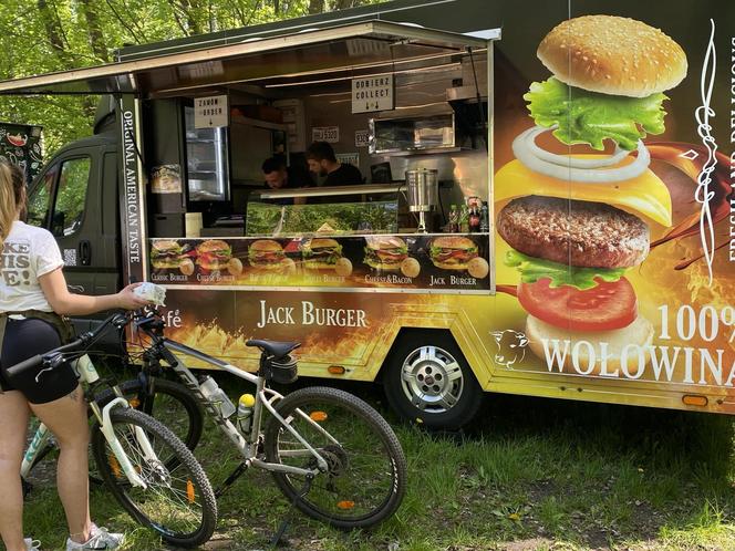 Festiwal Samków Food Trucków w Olsztynie 2024. Nad Ukielem można zjeść dania z całego świata [ZDJĘCIA]