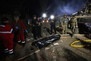 Krwawy atak Rosjan na Zaporoże. Drony siały śmierć. Ludzie uwięzieni pod gruzami