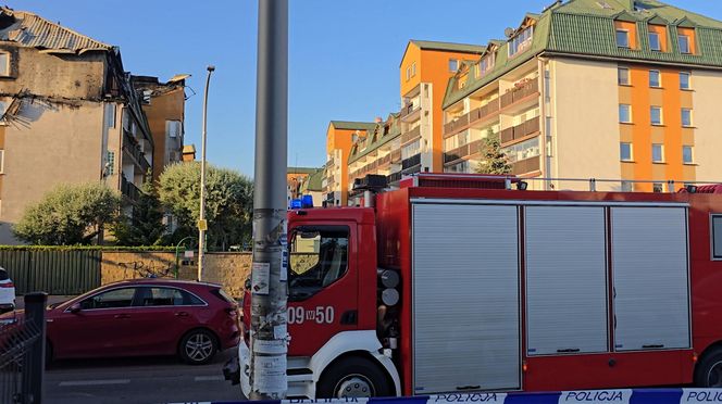 Pożar w Ząbkach. Strażacy przeszukują pogorzelisko