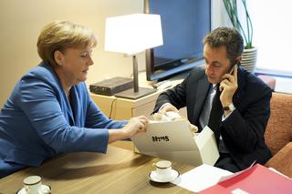 Nicolas Sarkozy dostał od Angeli Merkel pluszowego misia dla Giulii