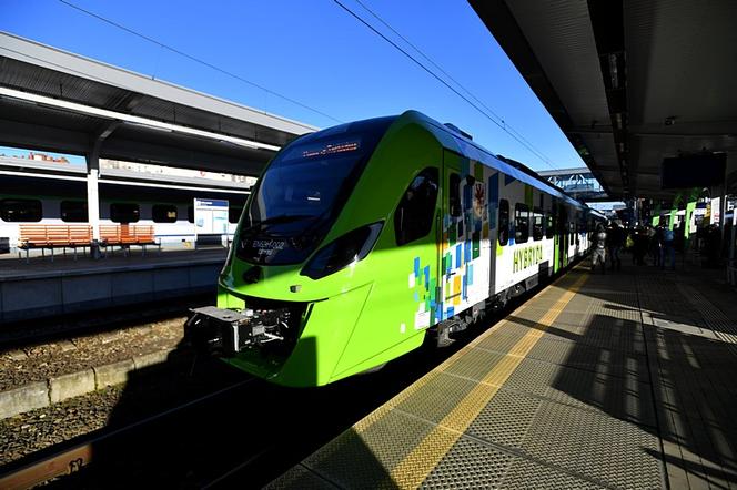Pierwszy pociąg hybrydowy przyjechał do Szczecina
