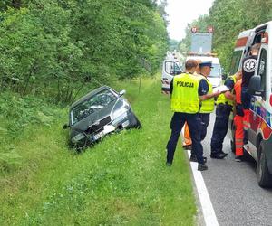  Na trasie Starachowice - Rudnik auto w rowie. Są utrudnienia w ruchu