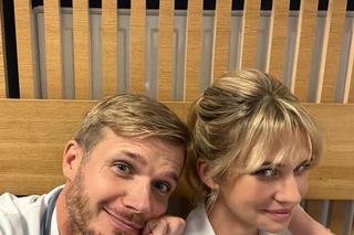 Na dobre i na złe na planie. Maks Beger (Tomasz Ciachorowski), Gloria (Aleksandra Grabowska)