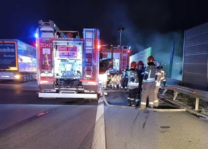 Wypadek na autostradzie A1. Spłonął TIR. Trasa była zablokowana kilkanaście godzin