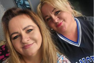 Bliźniaczka z Gogglebox po odejściu z programu przeszła spektakularną metamorfozę. Na nowych zdjęciach trudno ją rozpoznać
