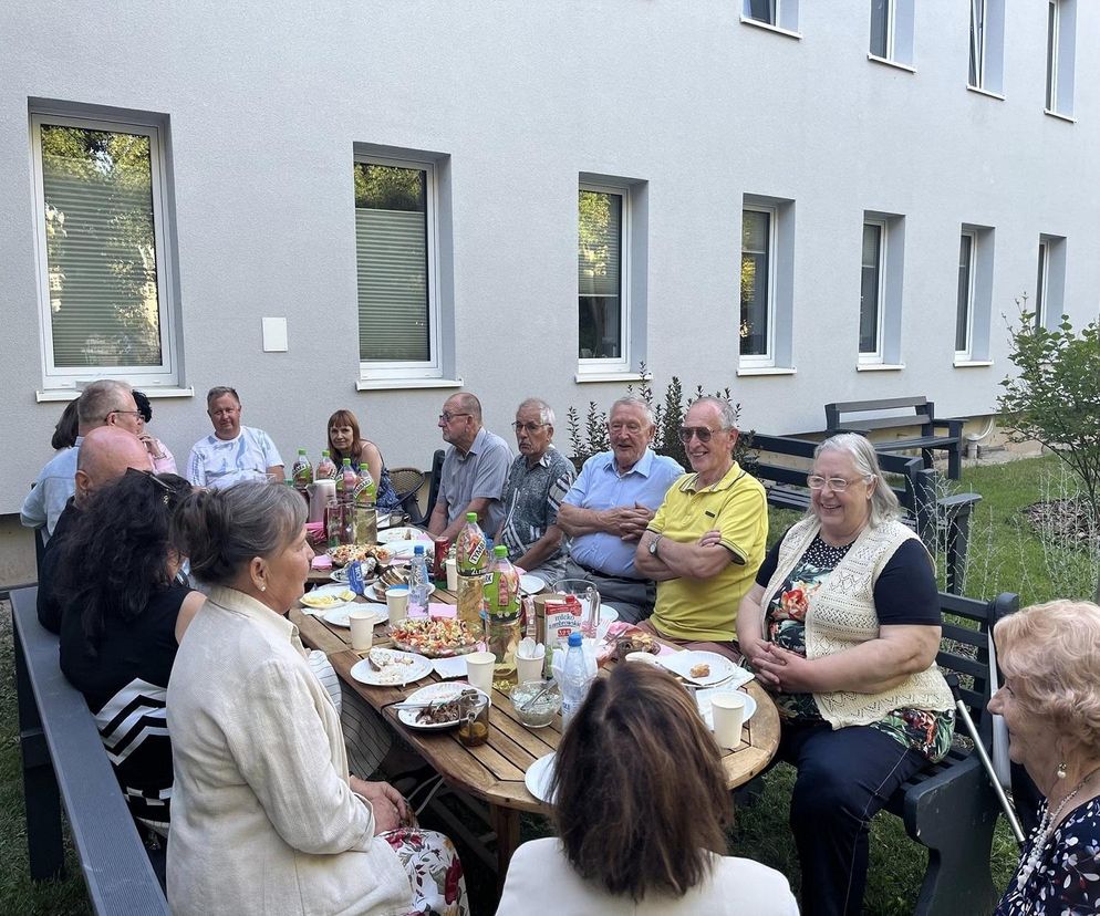 Dzieli ich 70 lat - przedszkolaki i seniorzy wspierają gorzowskie hospicjum.