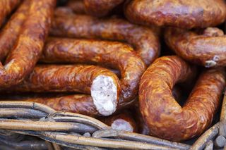 Polak zjada 20 kilogramów rocznie. Eksperci: prosta droga do guzów wątroby