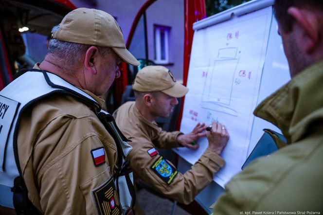 Wielki pożar w Kędzierzynie-Koźlu. Płonie hurtownia, na miejscu 20 zastępów straży pożarnej!
