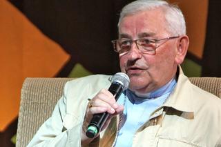 Ile kosztuje strój księdza? Sutanna i ornat to nie wszystko! Jedna szata to prawie 2 tys. zł