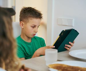 Twoje dziecko cię nie słucha? W ten sposób sami to potęgujemy