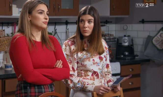 Barwy szczęścia odc. 2452. Agata (Natalia Zambrzycka), Klara (Olga Jankowska)