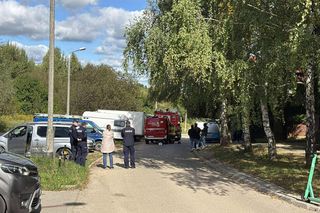 Broń i materiały wybuchowe w mieszkaniu. Konieczna ewakuacja bloku w Olsztynie