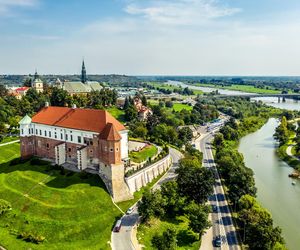 Ojciec Mateusz rozsławił Sandomierz. Zobacz, co warto zobaczyć w tym miasteczku