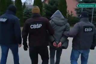 Porwanie w Białymstoku na osiedlu Dziesięciny. Porywacze wciągnęli do samochodu matkę z 3-letnim dzieckiem