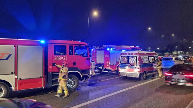 Wypadek na moście Łazienkowskim. Cztery rozbite auta, dwie osoby ranne