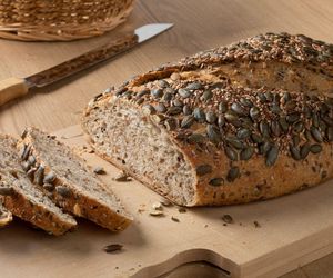 Błyskawiczny chleb orkiszowy bez wyrabiania. Pyszny, zdrowy i banalnie łatwy 