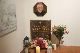 Upamiętnią zmarłego biskupa Ryszarda Karpińskiego