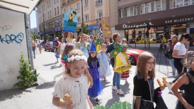  Dni Bajki 2024. W centrum Olsztyna zrobiło się bajkowo. Dzieci przejęły władzę nad miastem [ZDJĘCIA]