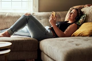 Podcasty radia Eska Rock. Którego dziś posłuchasz? [TOP 5]