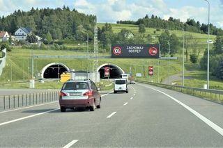 Tunel na zakopiance znowu bije rekordy! Naszpikowany elektroniką obiekt ma odcinkowy pomiar prędkości