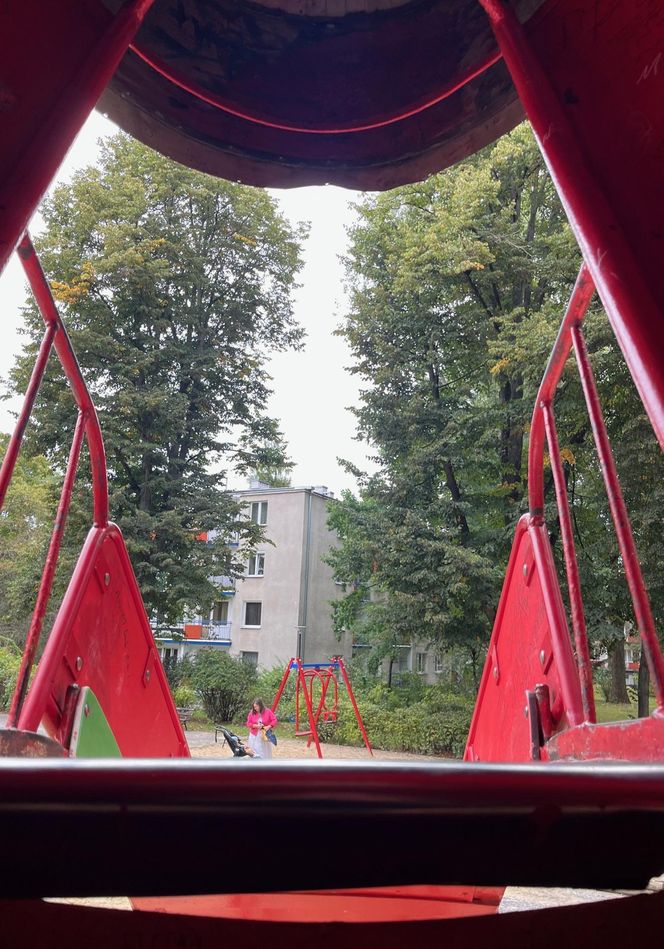 Lublin świętuje 65-lecie placu zabaw na LSM. Rakieta i gazik wciąż przyciągają dzieci