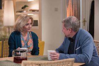 Na Wspólnej odcinek 2724, Danusia (Lucyna Malec), Janusz (Janusz Zadura)