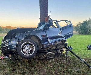 Tragiczny wypadek w Zalesiu. Nie żyje 23-letni kierowca BMW