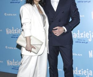 Katarzyna Cichopek i Anna Mucha jak Madonna i Britney przed laty. Buziaki na ściance przed fotoreporterami!