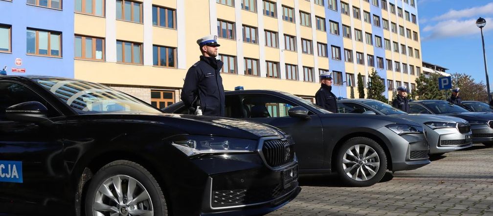 Nowe nieoznakowane radiowozy policji