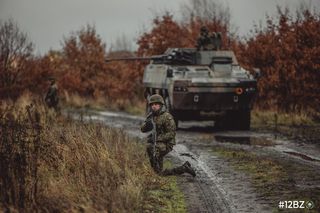 Obrona kraju w sercach Polaków? Większość za armią zawodową, ale chce szkoleń wojskowych