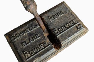 Wrzucili do Młynówki magnesy neodymowe i wyłowili prawdziwe skarby. Czegoś takiego używano już w XIX wieku!