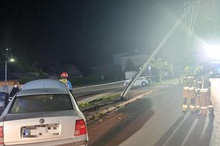 13-latek wsiadł za kierownicę auta. Nocną przejażdżkę zakończył na słupie